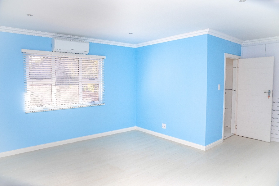 5 Bedroom Property for Sale in Beacon Bay Eastern Cape